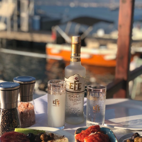 Das Foto wurde bei Yengeç Restaurant von Nilay T. am 7/26/2018 aufgenommen