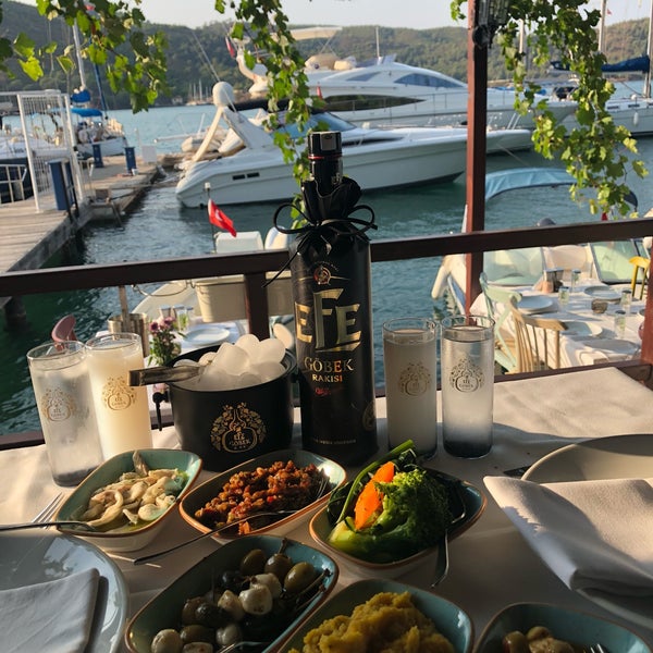 Photo taken at Yengeç Restaurant by Nilay T. on 8/29/2018