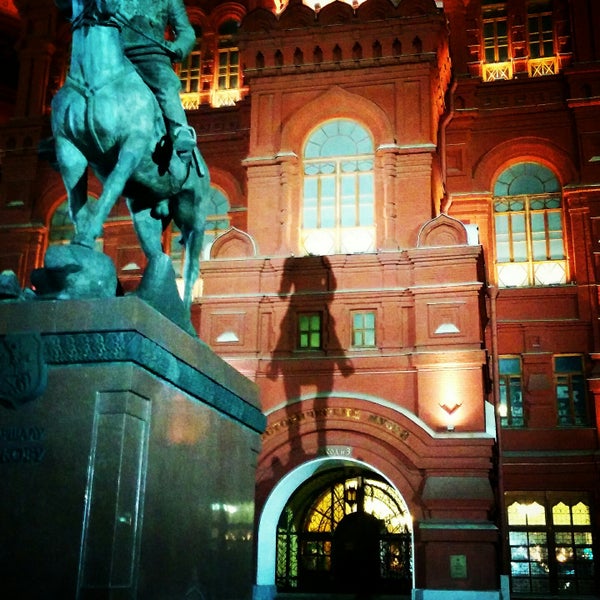 Das Foto wurde bei Manezhnaya Square von Dmitri P. am 11/17/2014 aufgenommen