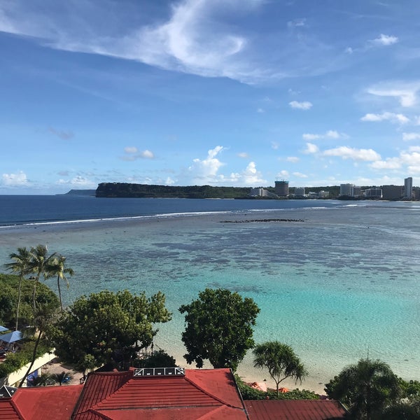 Foto diambil di Hilton Guam Resort &amp; Spa oleh Yasunori M. pada 10/19/2019