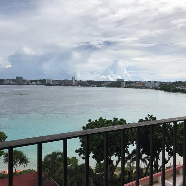 Снимок сделан в Hilton Guam Resort &amp; Spa пользователем Yasunori M. 10/18/2019