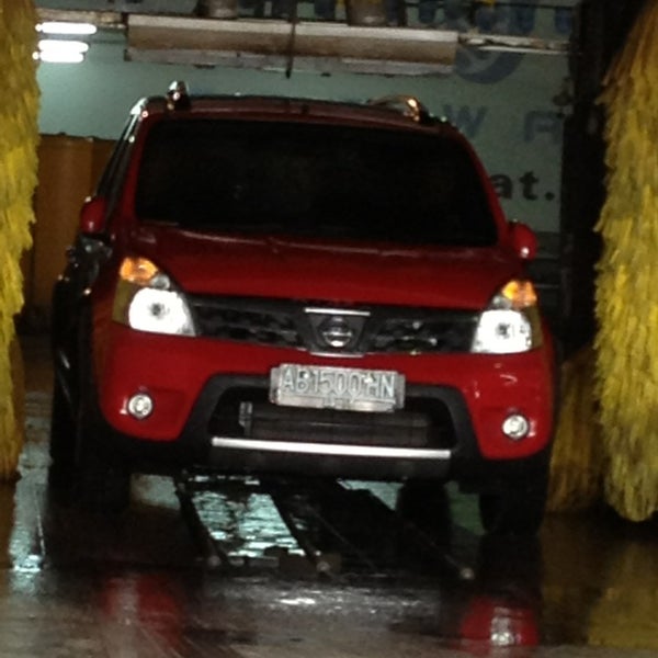 Photo taken at autoJoss car wash by Fahim_Noer on 2/17/2013