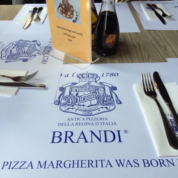 3/18/2014 tarihinde Elena A.ziyaretçi tarafından Brandi Pizzeria'de çekilen fotoğraf