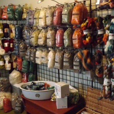 รูปภาพถ่ายที่ The Yarn Shop at Foster Sheep Farm โดย The Yarn Shop at Foster Sheep Farm เมื่อ 1/27/2014