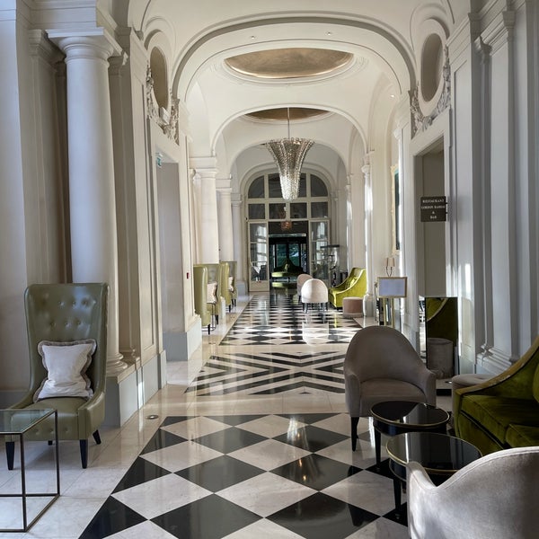 Foto tirada no(a) Waldorf Astoria Versailles - Trianon Palace por Paulien Z. em 10/22/2021