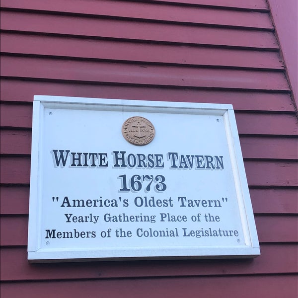 รูปภาพถ่ายที่ The White Horse Tavern โดย Bridget W. เมื่อ 5/27/2019