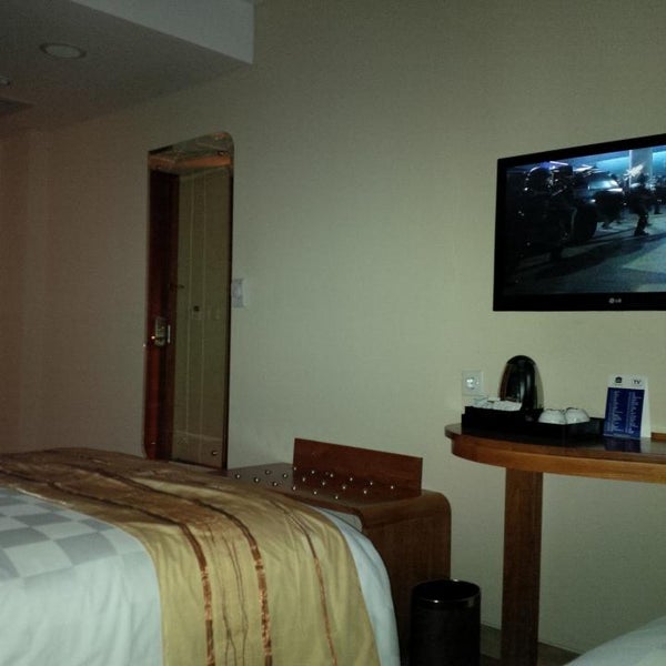 Foto scattata a Best Western Hariston Hotel da Zanny A. il 2/1/2014
