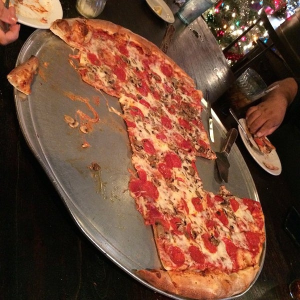 Foto tomada en Russo New York Pizzeria  por Jonathan G. el 12/14/2014