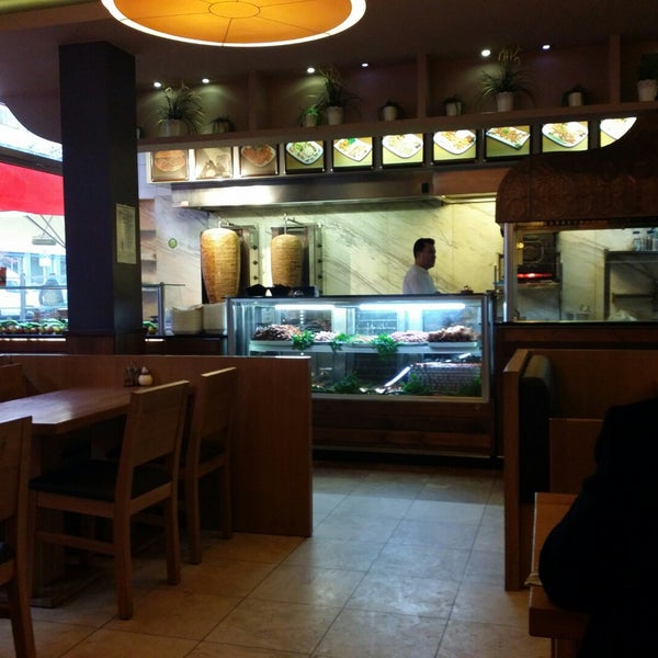 Foto scattata a DOY DOY Kebab Restaurant da Nikola M. il 12/5/2014