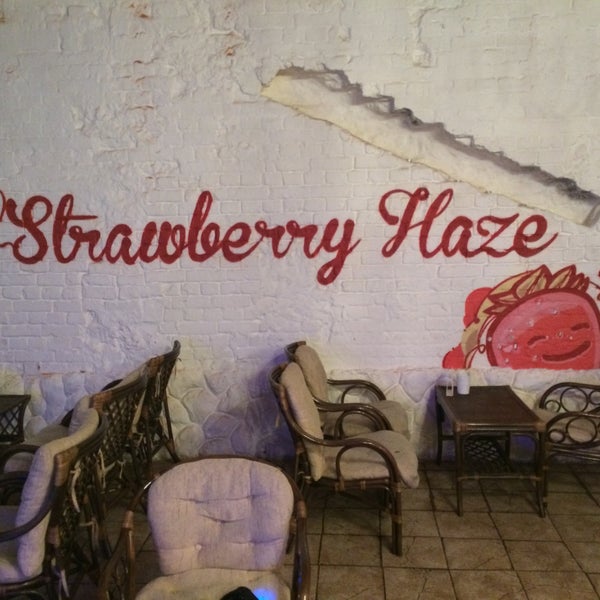 5/30/2015에 Shon Z.님이 Strawberry Haze (18+)에서 찍은 사진