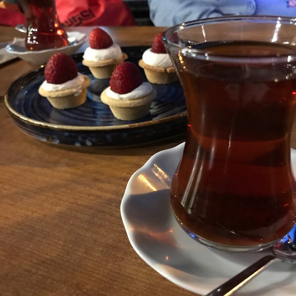 Снимок сделан в By Şekerci Cafe пользователем Tuğçe A. 8/9/2019
