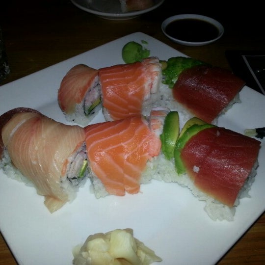 Photo taken at Happy Fish Sushi And Martini Bar by Everett B. on 10/18/2012