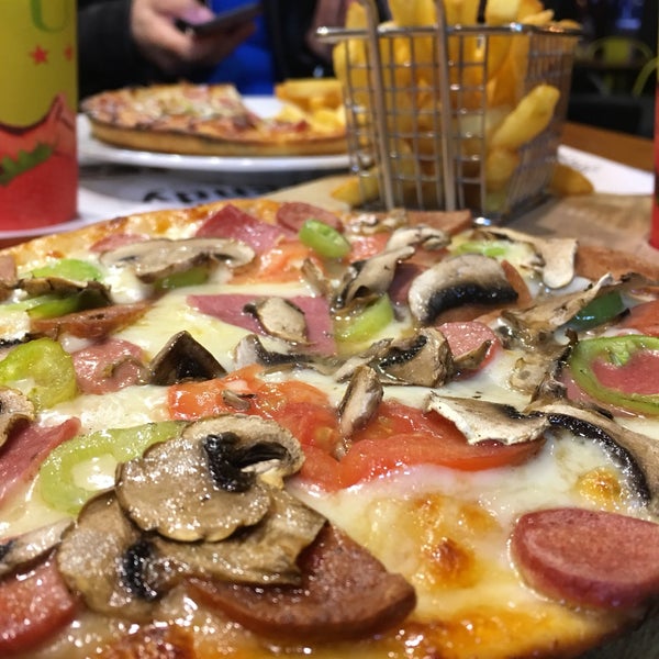 Photo taken at Trendy Pizza by refuuuu İ. on 1/9/2018