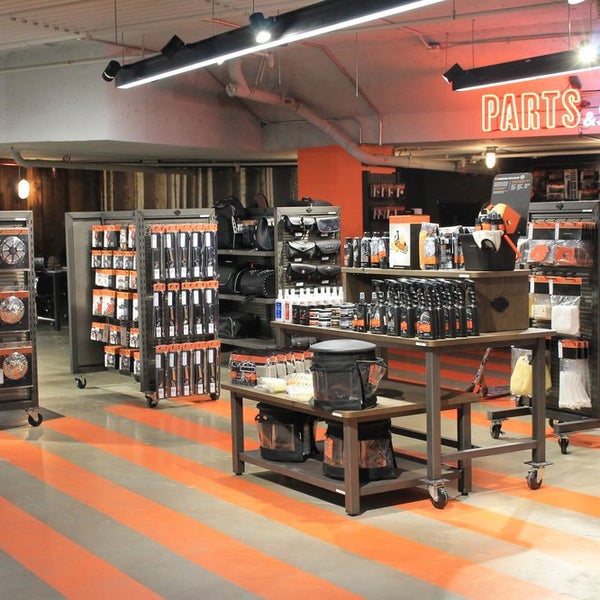 1/7/2015 tarihinde Harley-Davidson of New York Cityziyaretçi tarafından Harley-Davidson of New York City'de çekilen fotoğraf