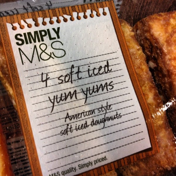 Das Foto wurde bei M&amp;S Simply Food von Robin C. am 10/24/2013 aufgenommen