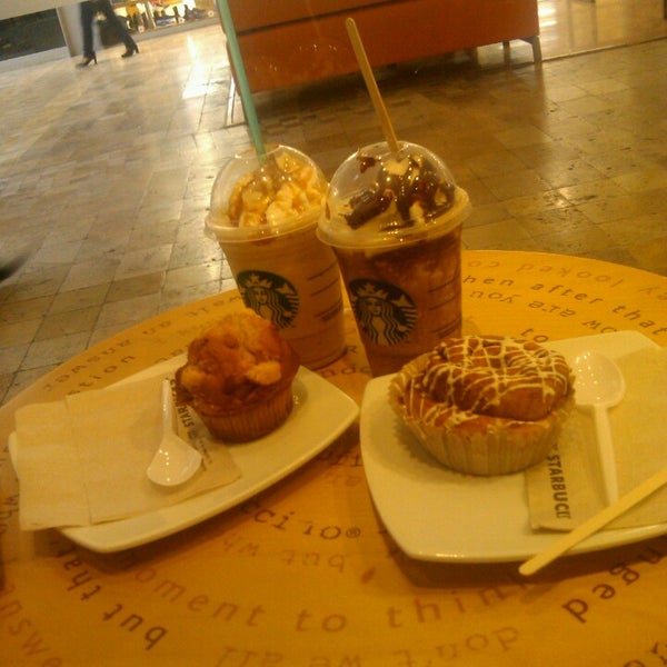 Starbucks Cafetería en Bellavista