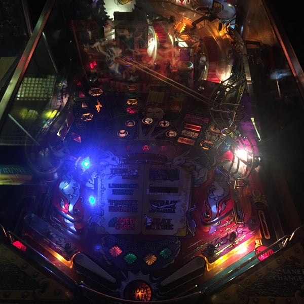Foto scattata a Two-Bit&#39;s Retro Arcade da Lori M. il 11/18/2016