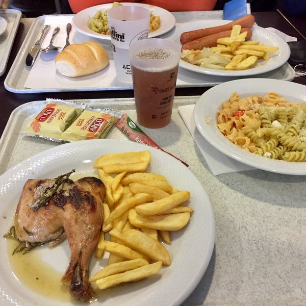 5,70 euro for Erasmus student is not low price,but high quality,quantity and great selection.. fast service,little bit far from city center.. but worth to come !! 👌 satisfaction..