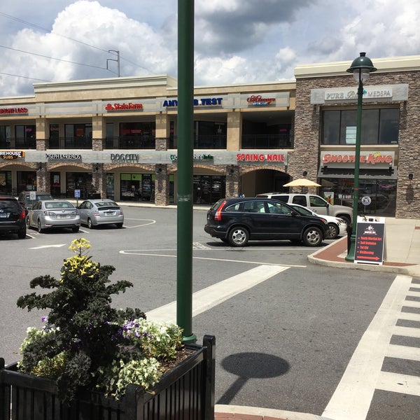 Sandy Springs Plaza Shopping Plaza in Atlanta