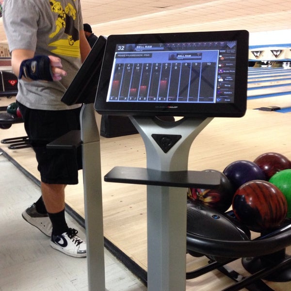 Photo taken at Skidmore&#39;s Holiday Bowl by Chris O. on 11/30/2013