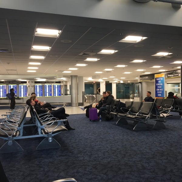 2/8/2017 tarihinde Melissa M.ziyaretçi tarafından Miami Uluslararası Havalimanı (MIA)'de çekilen fotoğraf