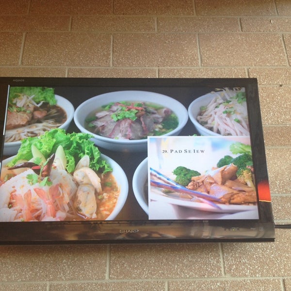 Photo taken at Aloy Thai Cuisine by Kim N. on 2/14/2014