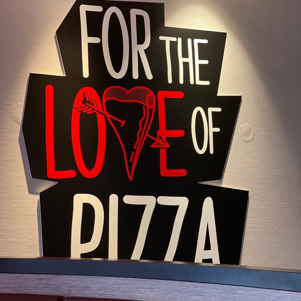 Foto scattata a Pizza Hut da Inga L. il 10/6/2022