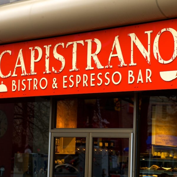 1/29/2014 tarihinde Capistrano Bistro &amp; Espresso Barziyaretçi tarafından Capistrano Bistro &amp; Espresso Bar'de çekilen fotoğraf