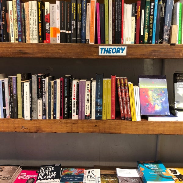 2/24/2019にScott S.がSpoonbill &amp; Sugartown Booksで撮った写真