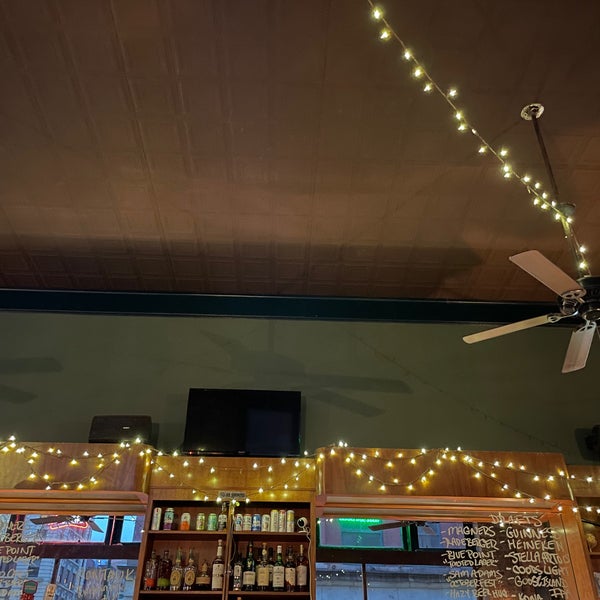 Foto scattata a Puffy&#39;s Tavern da Scott S. il 10/3/2022