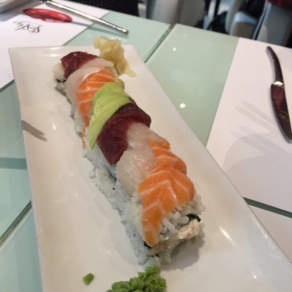 Foto tirada no(a) Sushija por Karolos P. em 3/24/2016