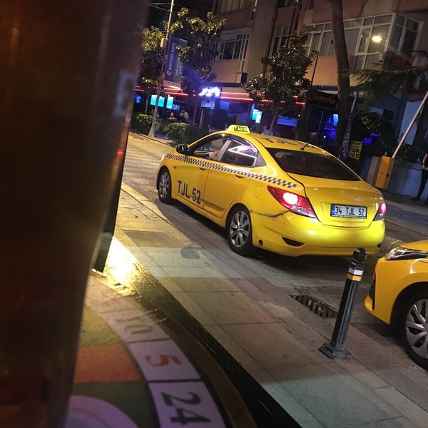 รูปภาพถ่ายที่ Saloon Sheriff โดย Ahmet Özister เมื่อ 9/9/2019