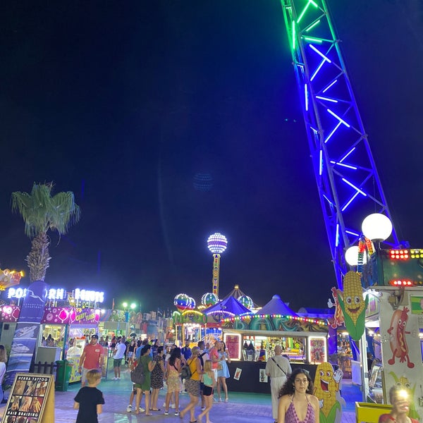 Foto tirada no(a) Parko Paliatso Luna Park por S Alswilem 🦂 em 7/17/2021