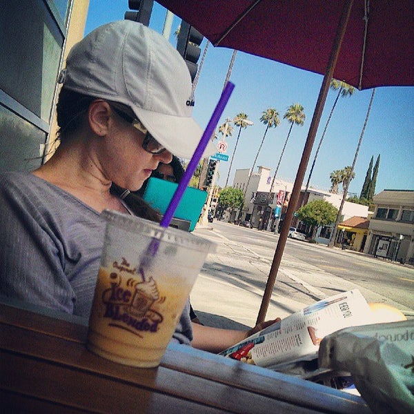 Photo taken at The Coffee Bean &amp; Tea Leaf by SomeAudioGuy on 5/27/2013