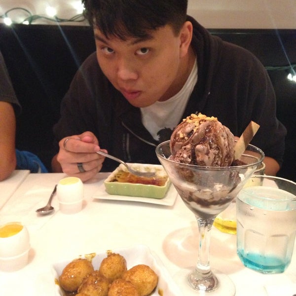 รูปภาพถ่ายที่ Dessert Kitchen 糖潮 โดย Carmen O. เมื่อ 7/20/2014