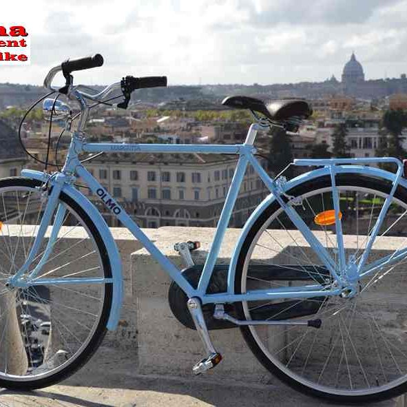 Foto tirada no(a) Roma rent bike - bike rental &amp; bike tours por Roma rent bike - bike rental &amp; bike tours em 1/30/2014