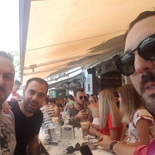 7/15/2017 tarihinde Ahmet Veyis Y.ziyaretçi tarafından Baiser Cafe-bar'de çekilen fotoğraf