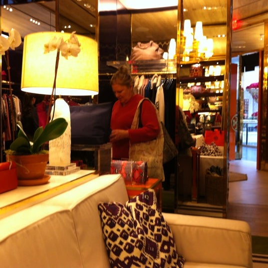 tory burch shoes greenhills