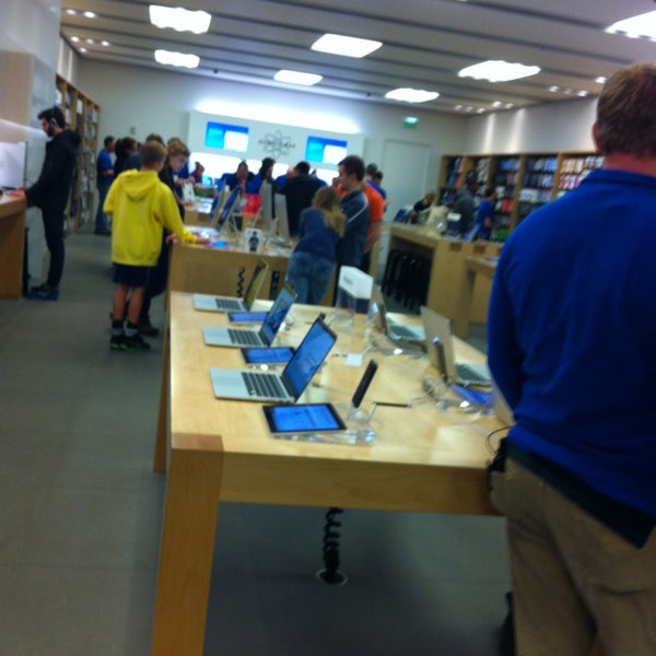 Photos at Apple Green Hills Electronics Store in Nashville