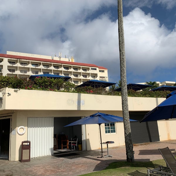 Foto diambil di Hilton Guam Resort &amp; Spa oleh Gutty pada 5/7/2022