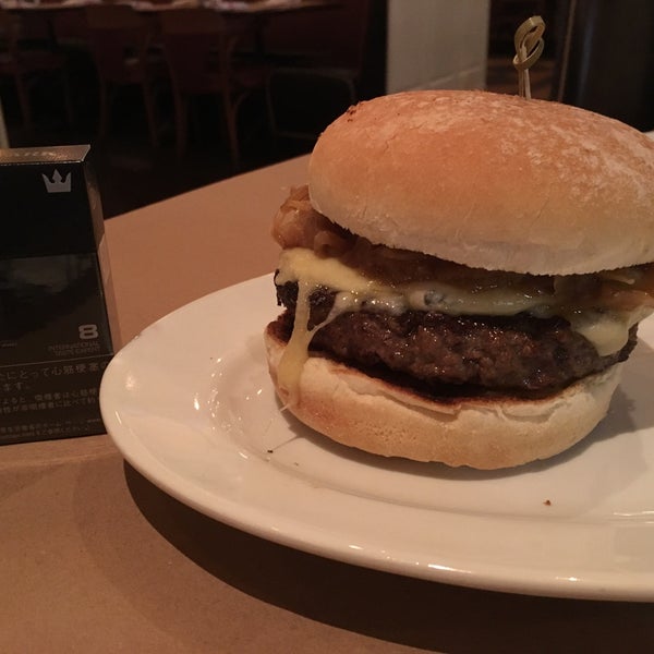 Foto scattata a 5 Napkin Burger da Gutty il 10/26/2016