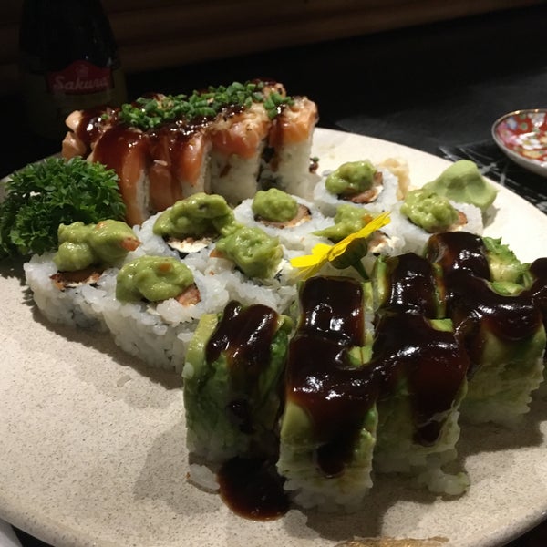 Foto scattata a Asato Sushi &amp; Asian food da DE B. il 11/17/2016
