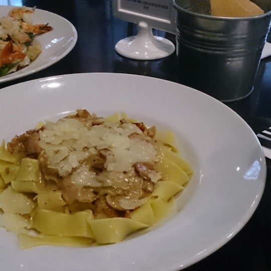 Foto scattata a FiveRestaurant da Call_me_Mint il 7/11/2014