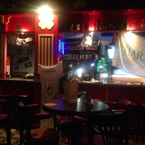 Foto tomada en Harat&#39;s Irish Pub  por Лилия З. el 8/10/2014