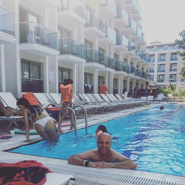 Photo taken at Emre Beach Hotel by Hūseyin Ş. on 7/16/2017