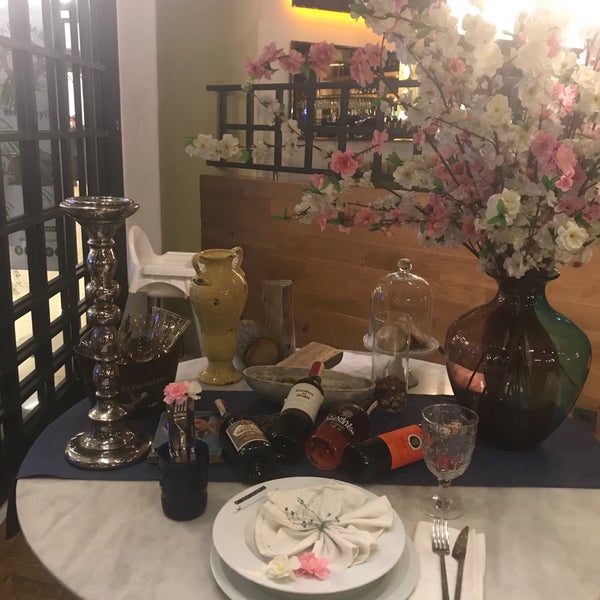 Foto tomada en Kirpi Cafe &amp; Restaurant  por Nazım U. el 11/24/2018