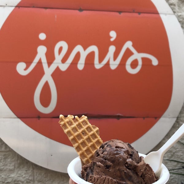 Foto tirada no(a) Jeni&#39;s Splendid Ice Creams por Vicki G. em 7/20/2021