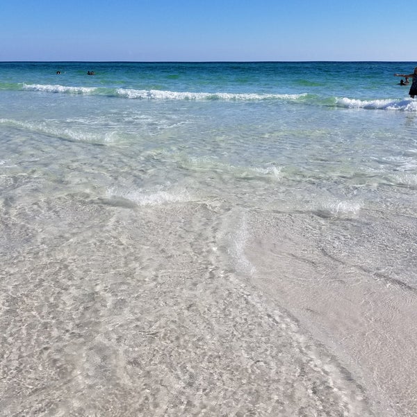 Das Foto wurde bei Seaside Beach von hm h. am 9/16/2018 aufgenommen