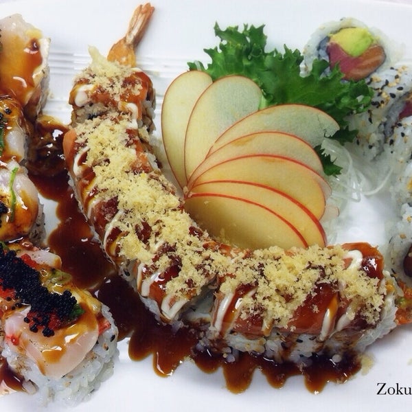 2/27/2014 tarihinde Zoku Sushi &amp; Thaiziyaretçi tarafından Zoku Sushi &amp; Thai'de çekilen fotoğraf