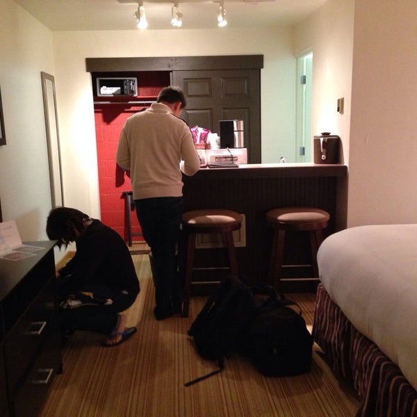 Das Foto wurde bei Hotel Aspen von Steffie P. am 5/14/2014 aufgenommen